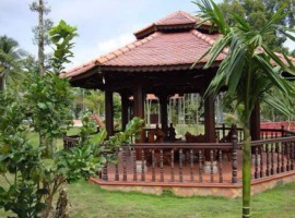 Nhà bát giác gỗ lim 